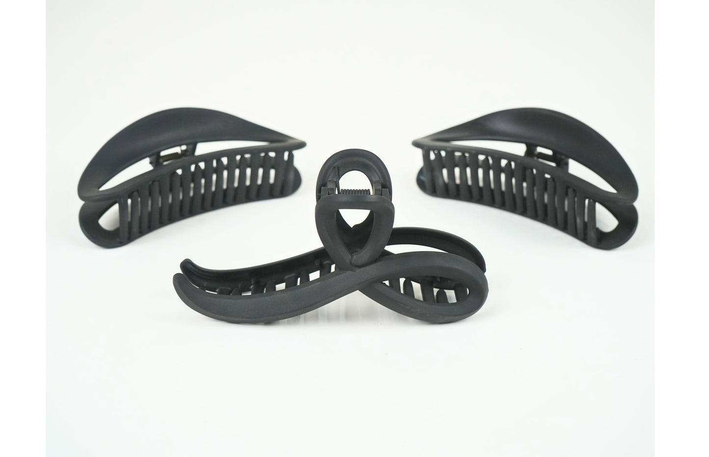 Matte Black Hair Claw Clip – Strong Hold & Non-Slip for All Hair Types