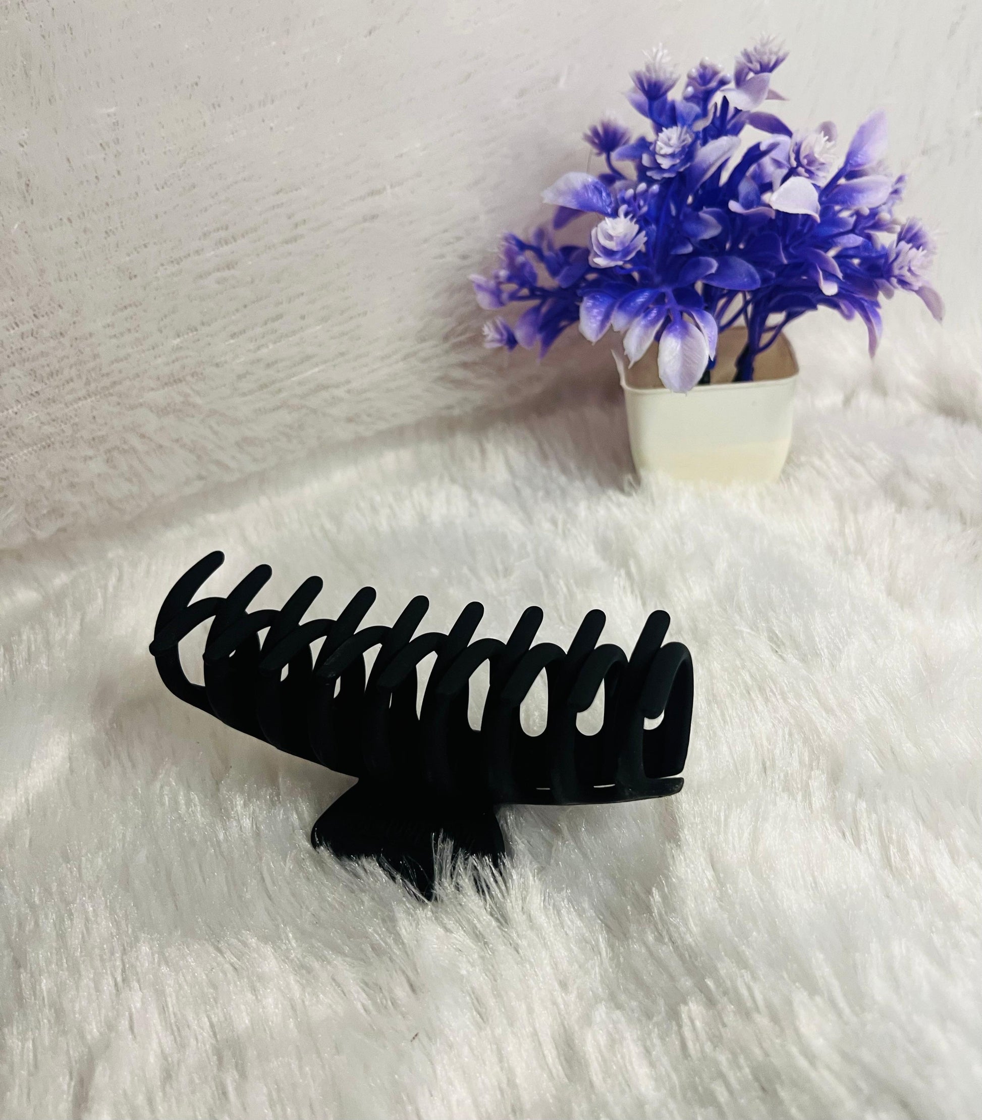Matte Black Hair Claw Clip – Strong Hold & Non-Slip for All Hair Types - Hairkarlo